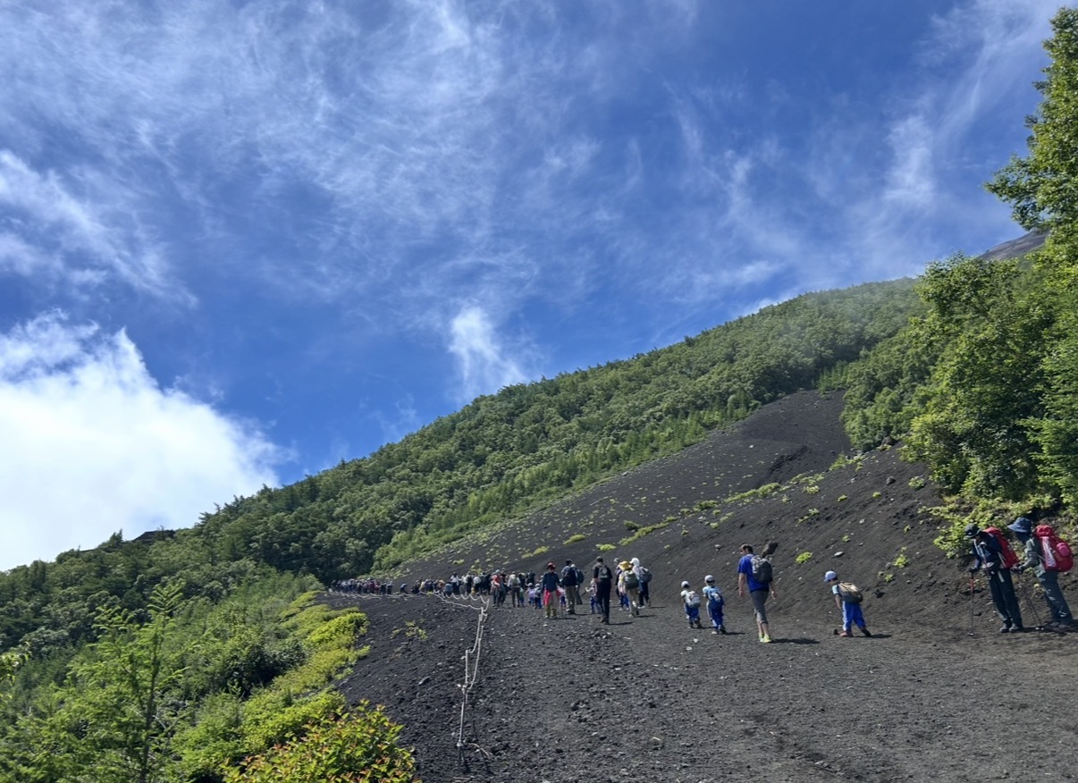 幼稚園児も歩いていた山道