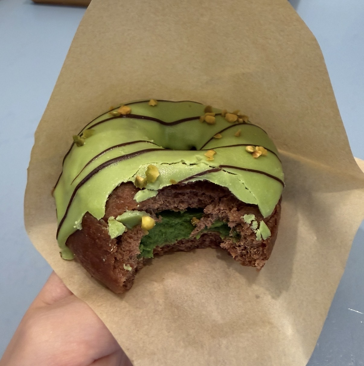 ピスタチオ（中にしっかりクリームが入っています）