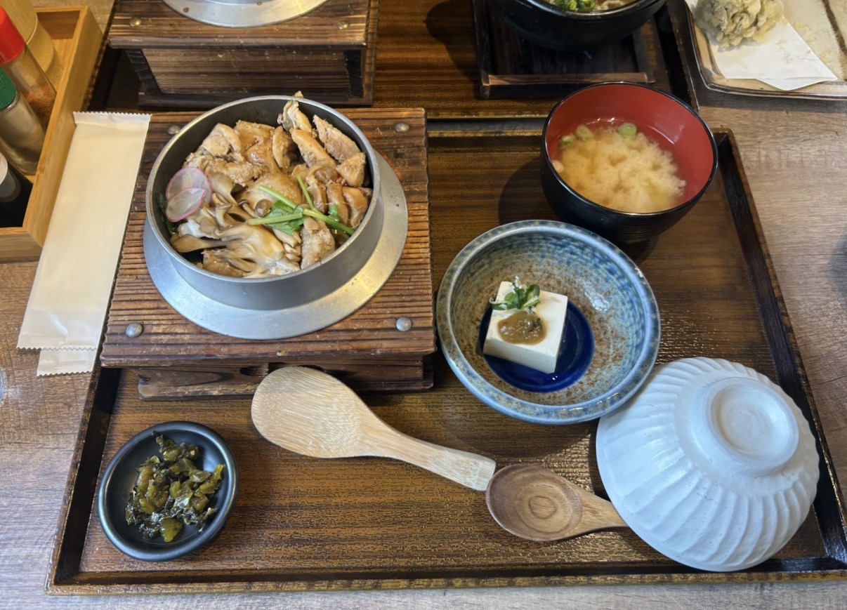 鶏と舞茸きのこ釜めし