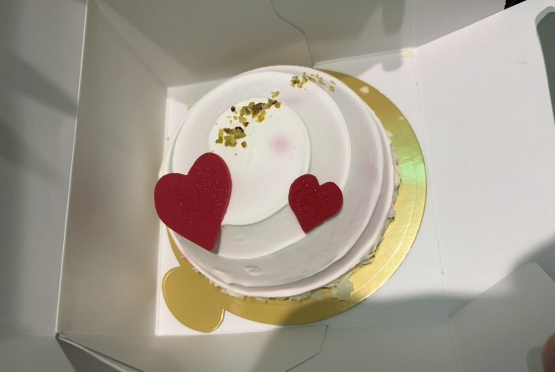 ハネムーン特典のケーキ。